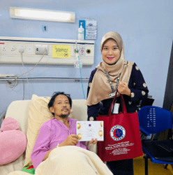 PEMBERIAN HAMPER HARI JADI PESAKIT